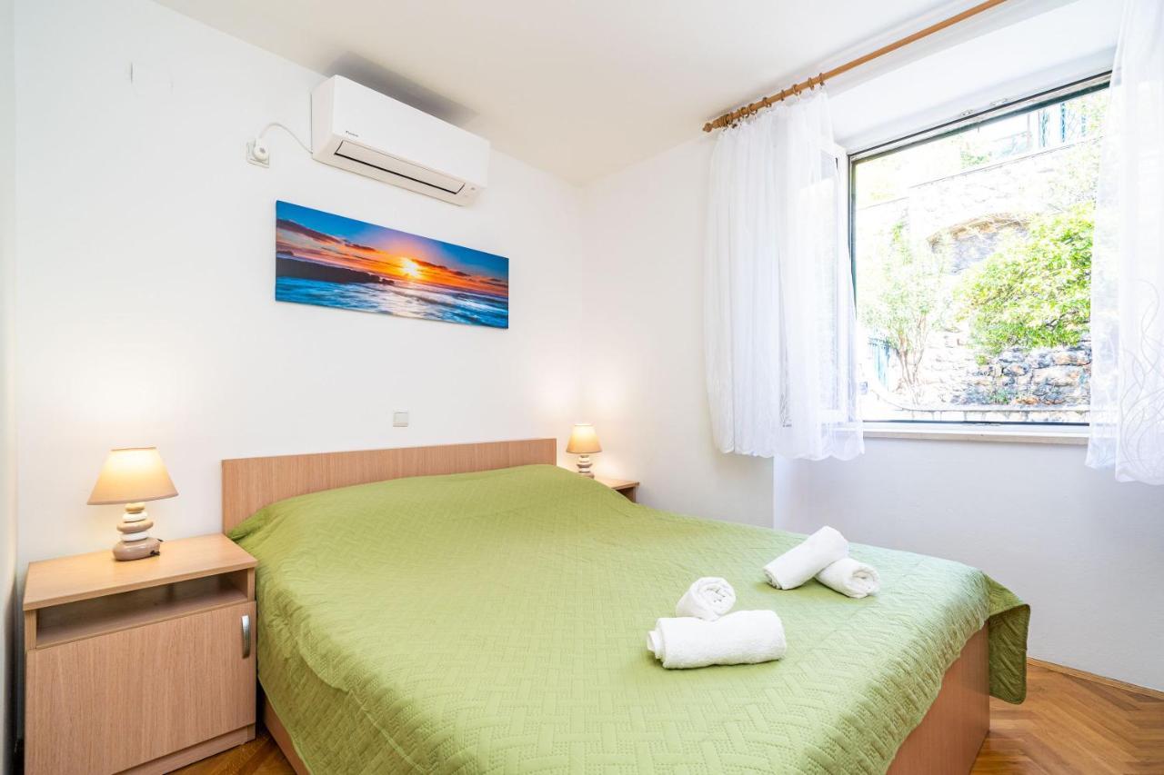 Central Apartment with Terrace 1