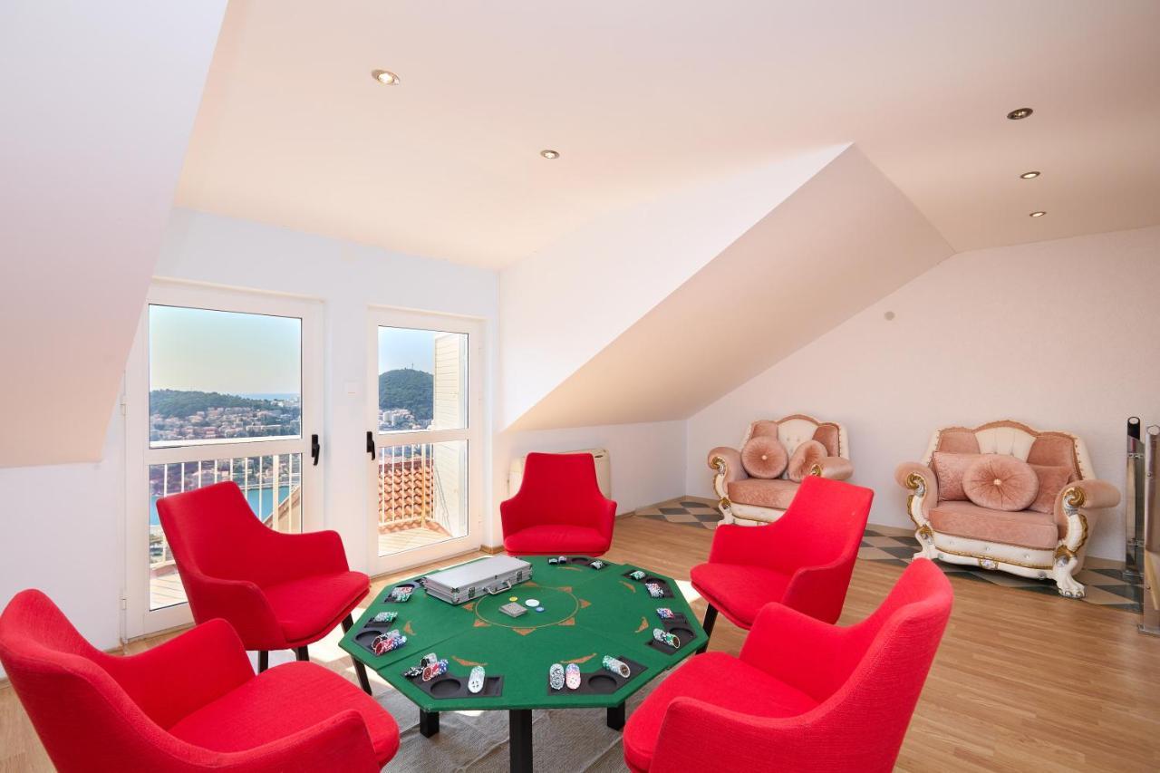 Bellevue Duplex Apartment 1