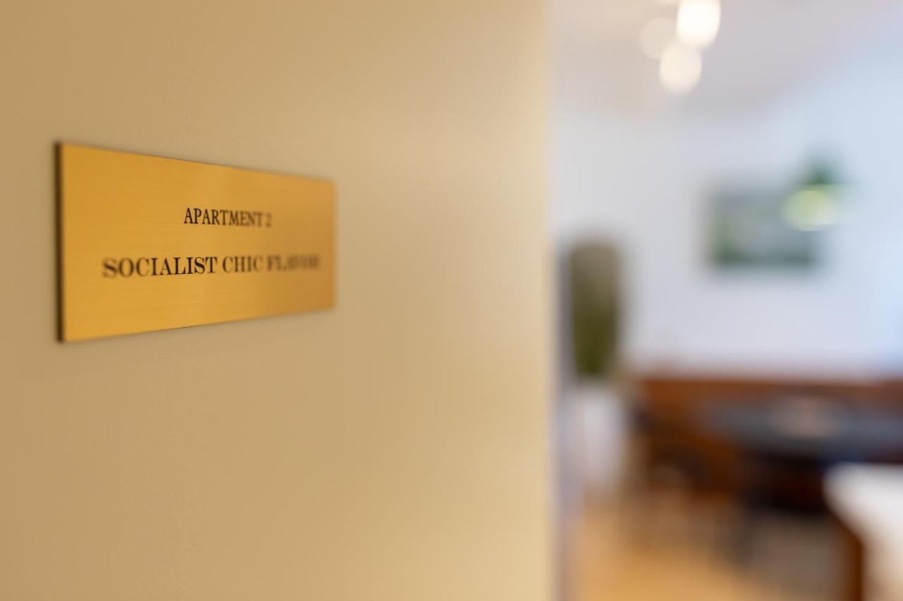 Deluxe Studio Socialist Chic Flavor 2