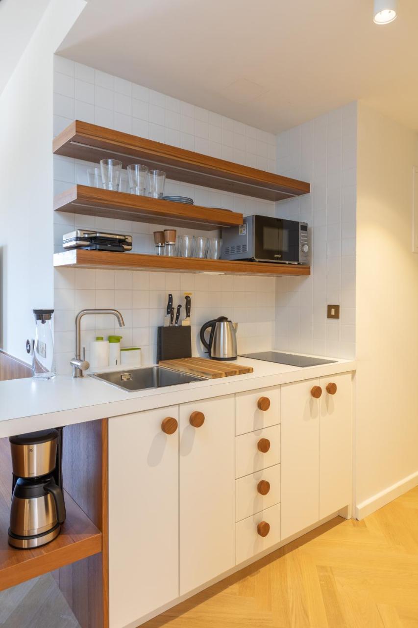 Deluxe Studio Socialist Chic Flavor 1