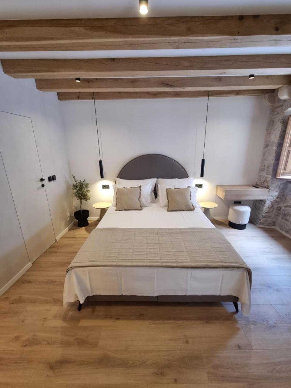 Old Town Olive Luxury Room for 2