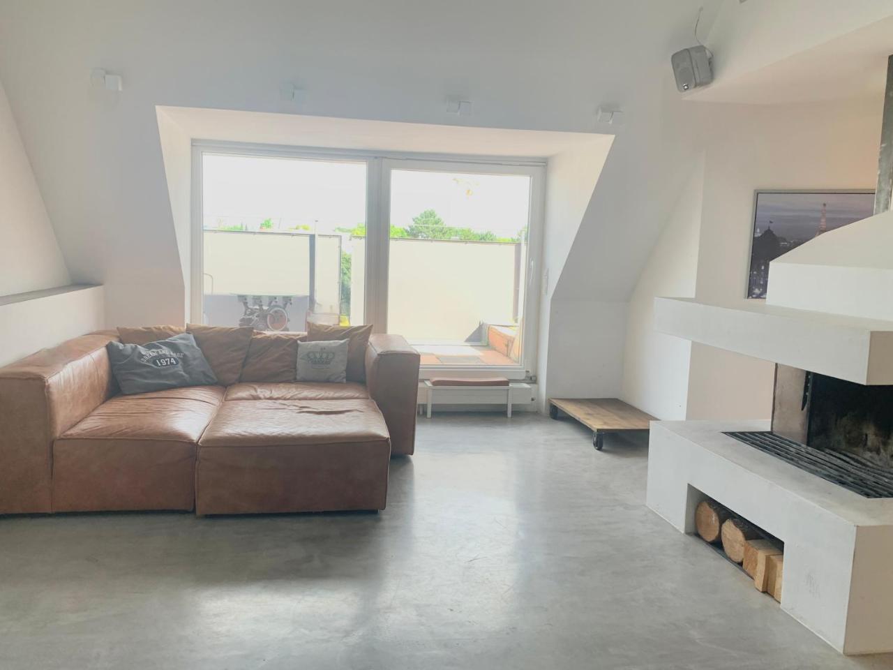 Schone Dachgeschoss-Maisonette Wohnung 1