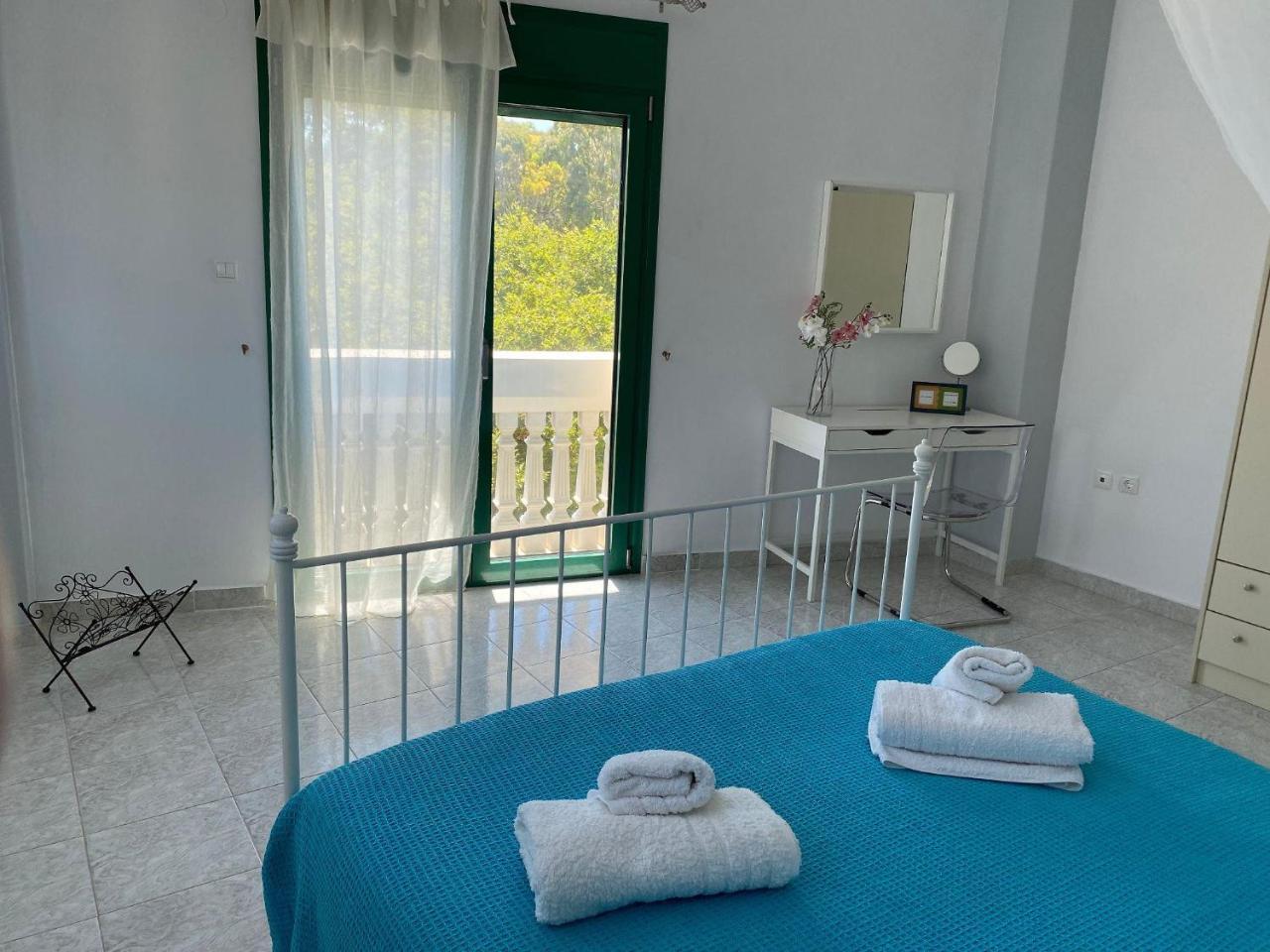 Paraskevi's Apt - City Center W/ Lovely Park View 1