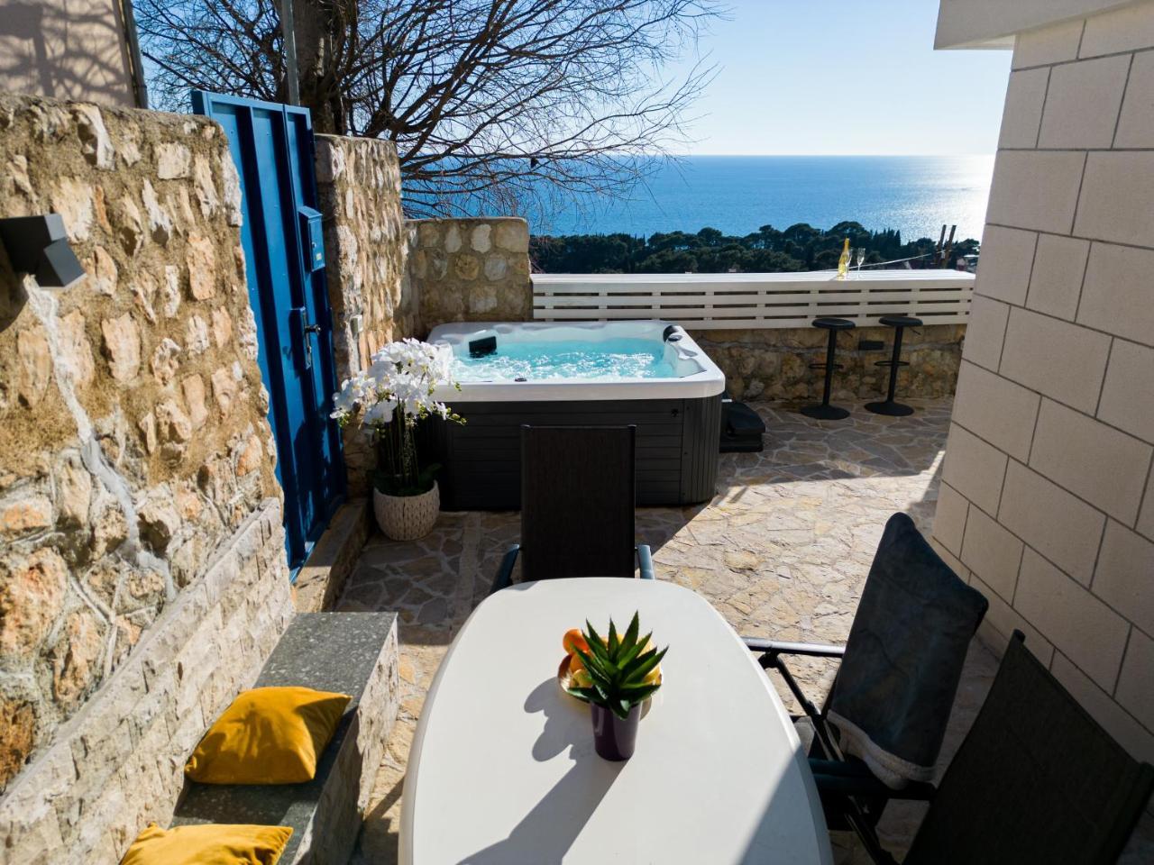 Insula Luxury Apartment 1