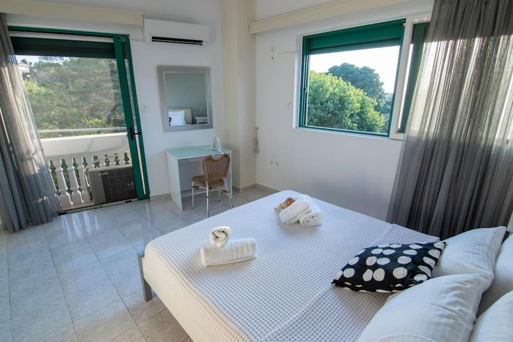 Christos Apt - City Center W/ Royal Garden View