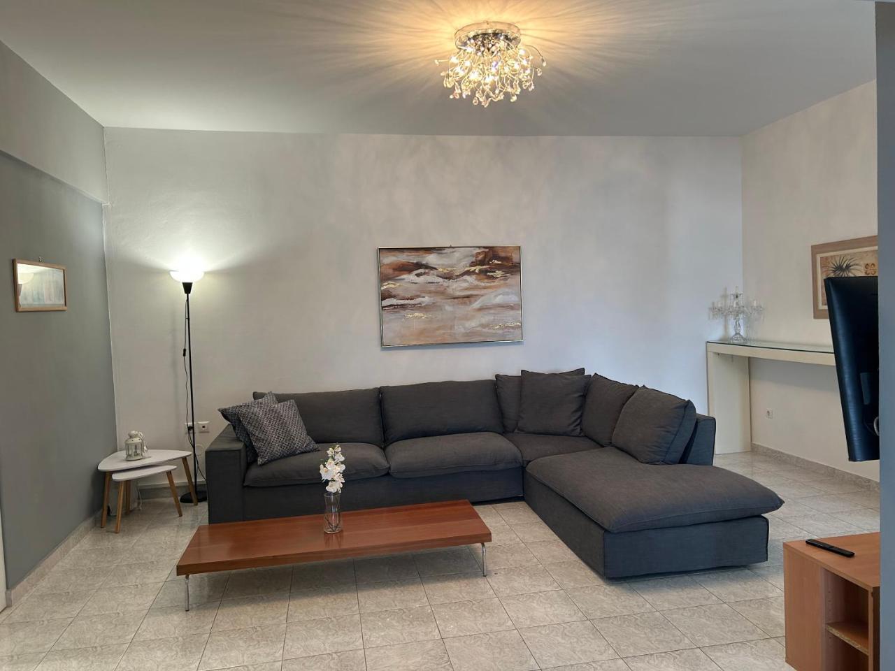 Christos Apt - City Center W/ Royal Garden View 1