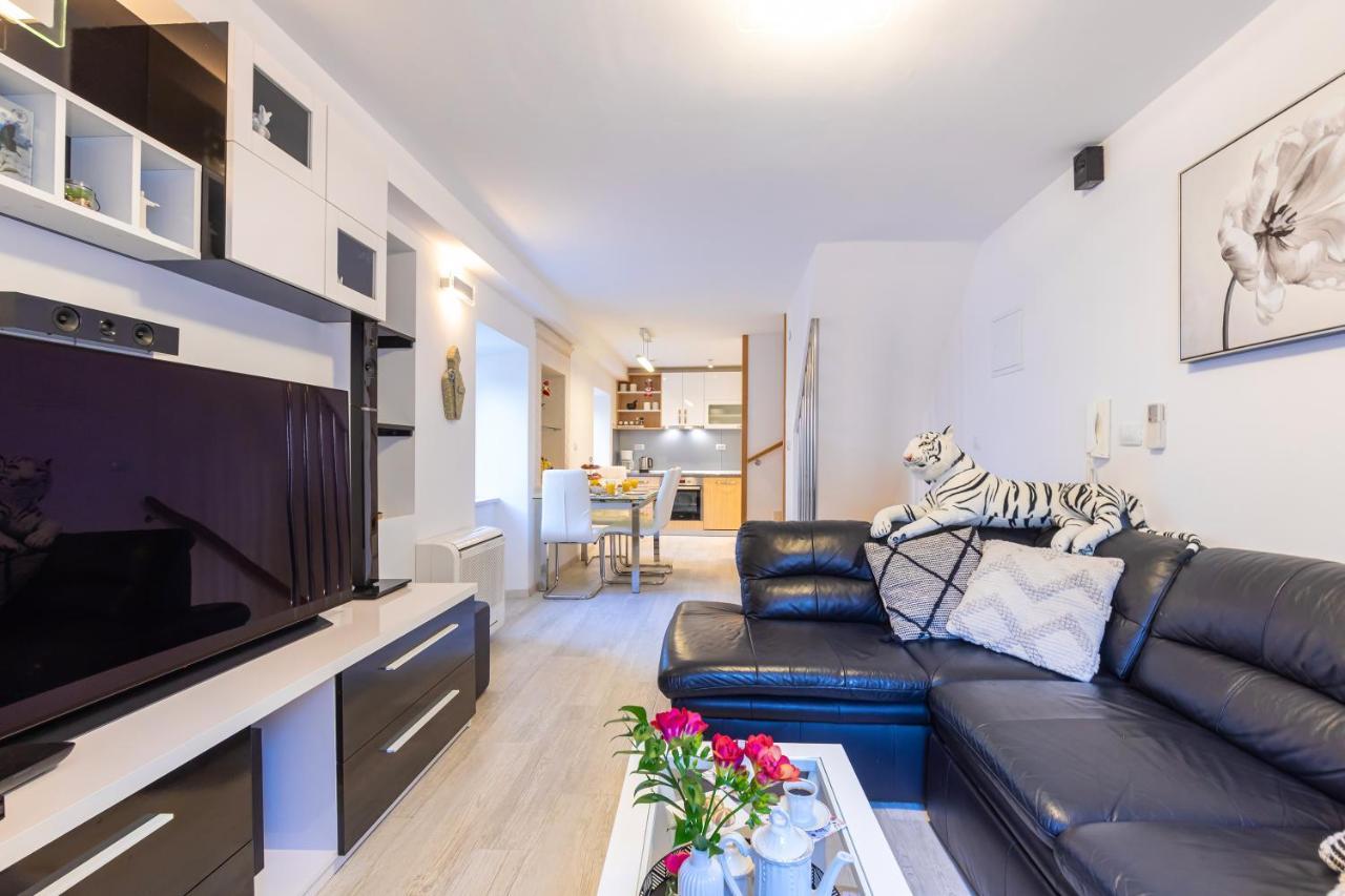 Domino Holiday Home 1