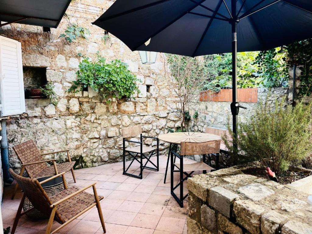 Hidden Gem Old Town Apartments by Irundo