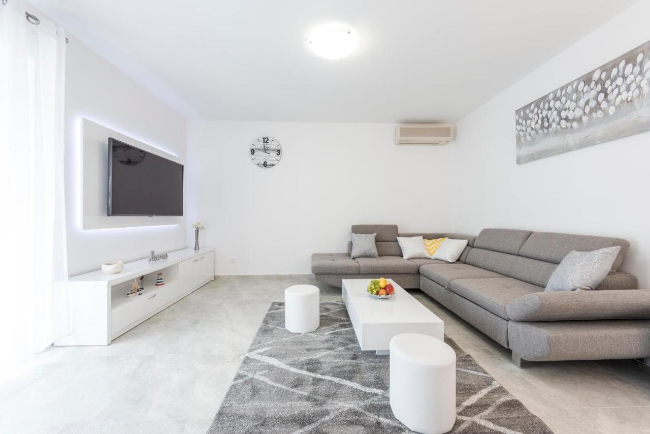 Luxury Apartment Skyscraper 1