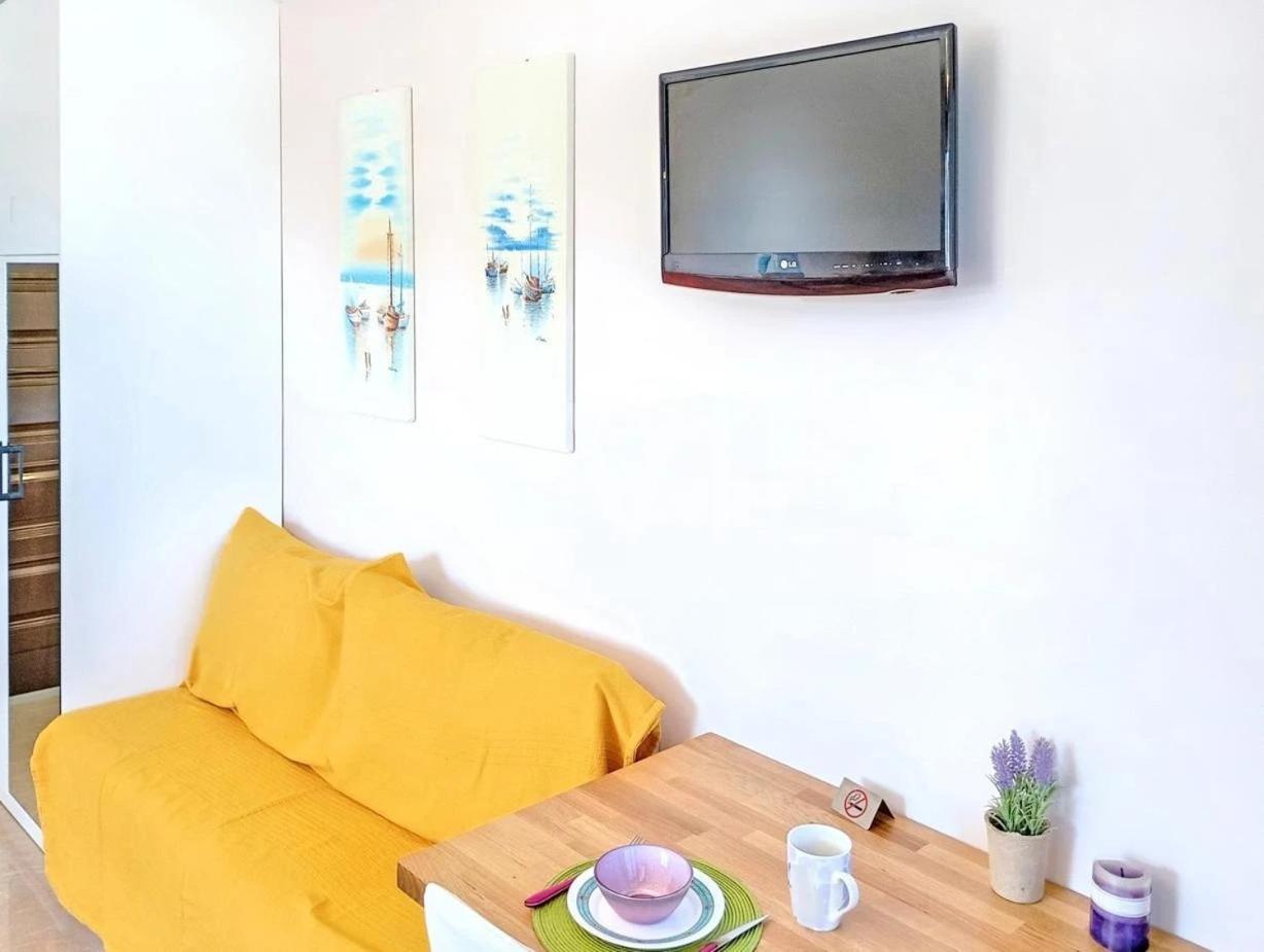 7-Modern City Center Studio with Sea View! 2