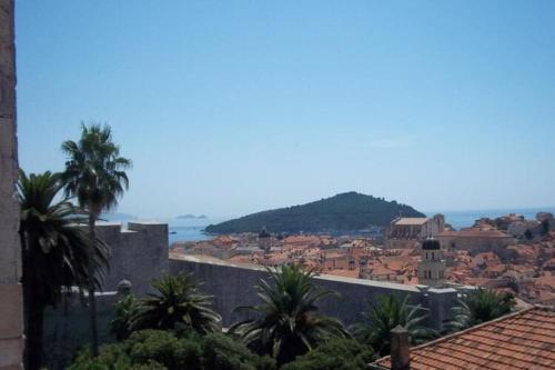 Apartment Sunshine - Two Bedroom Apartment with Sea View 1