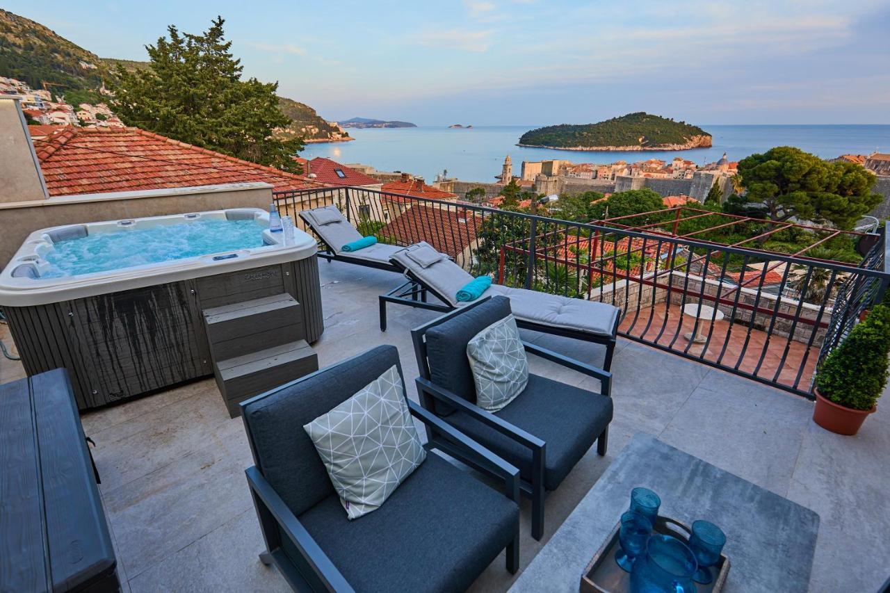 New & Stunning Views in Luxury 5* Divona Apartment 1