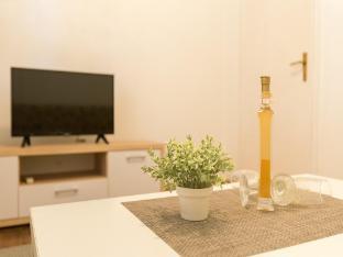 Apartment Tranquilo Garden - One Bedroom Apartment with Terrace And Garden View