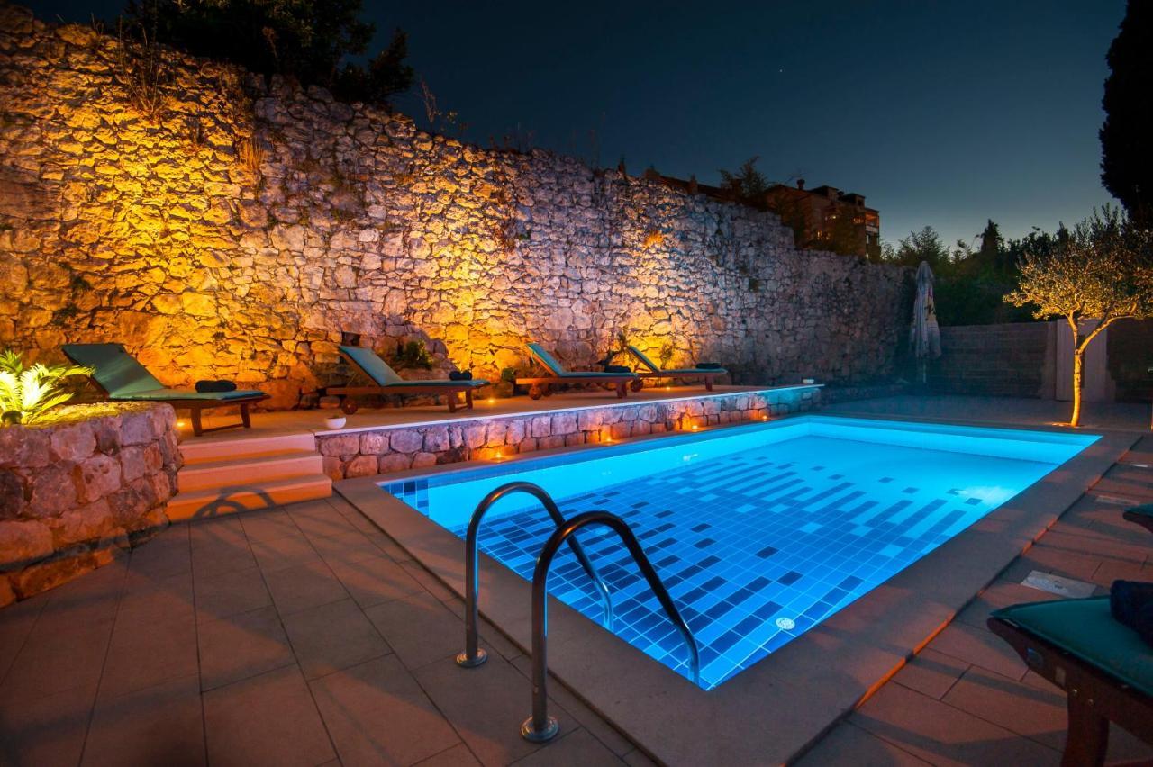 California Apartments 1