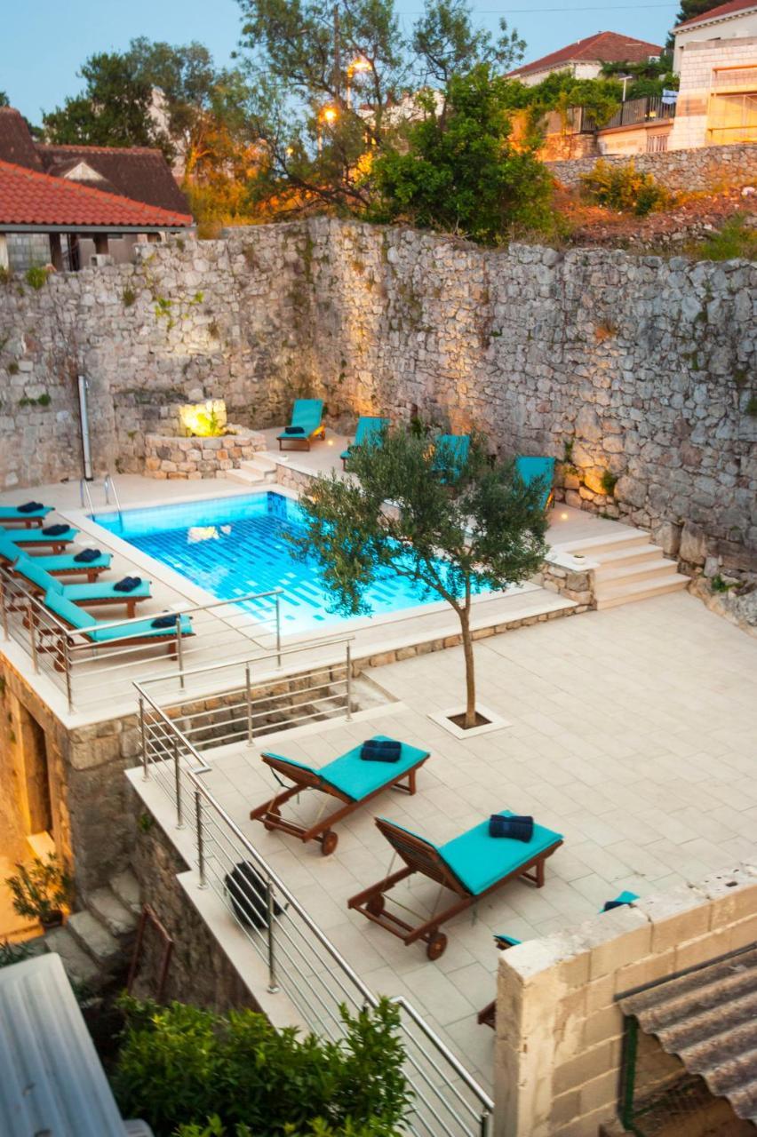 California Apartments 1 2