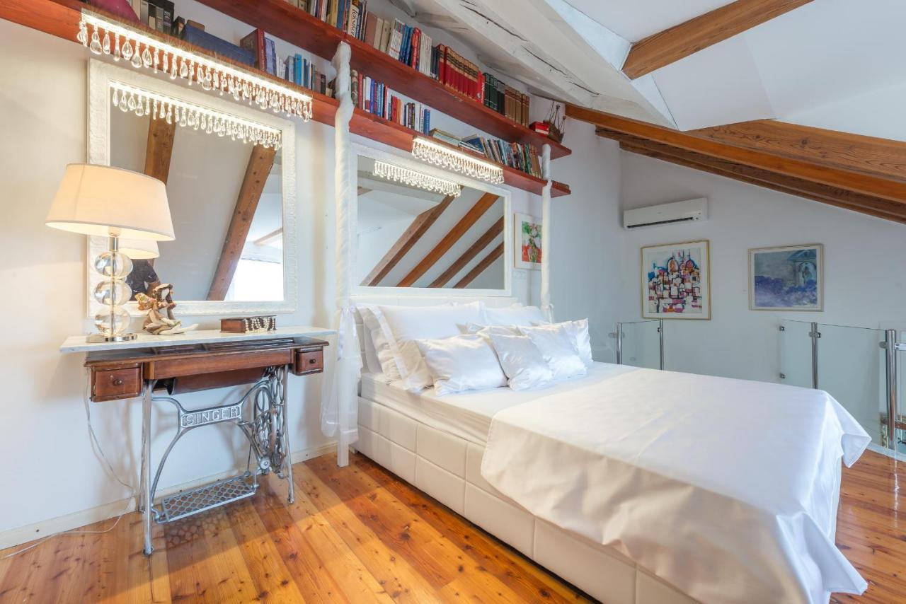 Luxury Old Town Apartment with Breathtaking Sea View 1