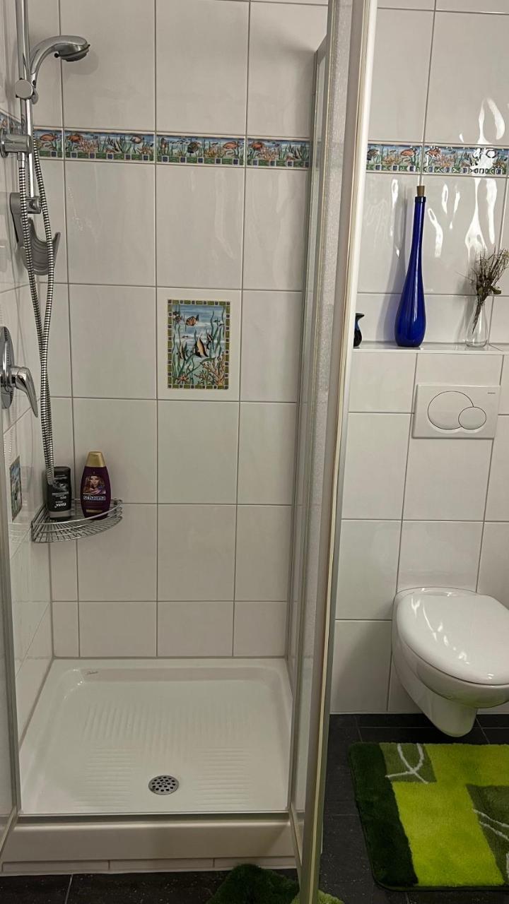 Zimmer Mit Eigenem Bad Und Kuche in Reihenhaus 2