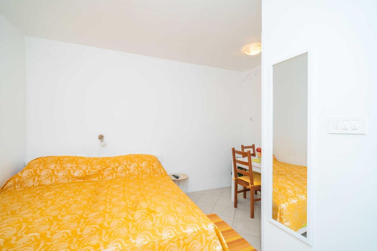 Mare-Soba Sa Terasom 1