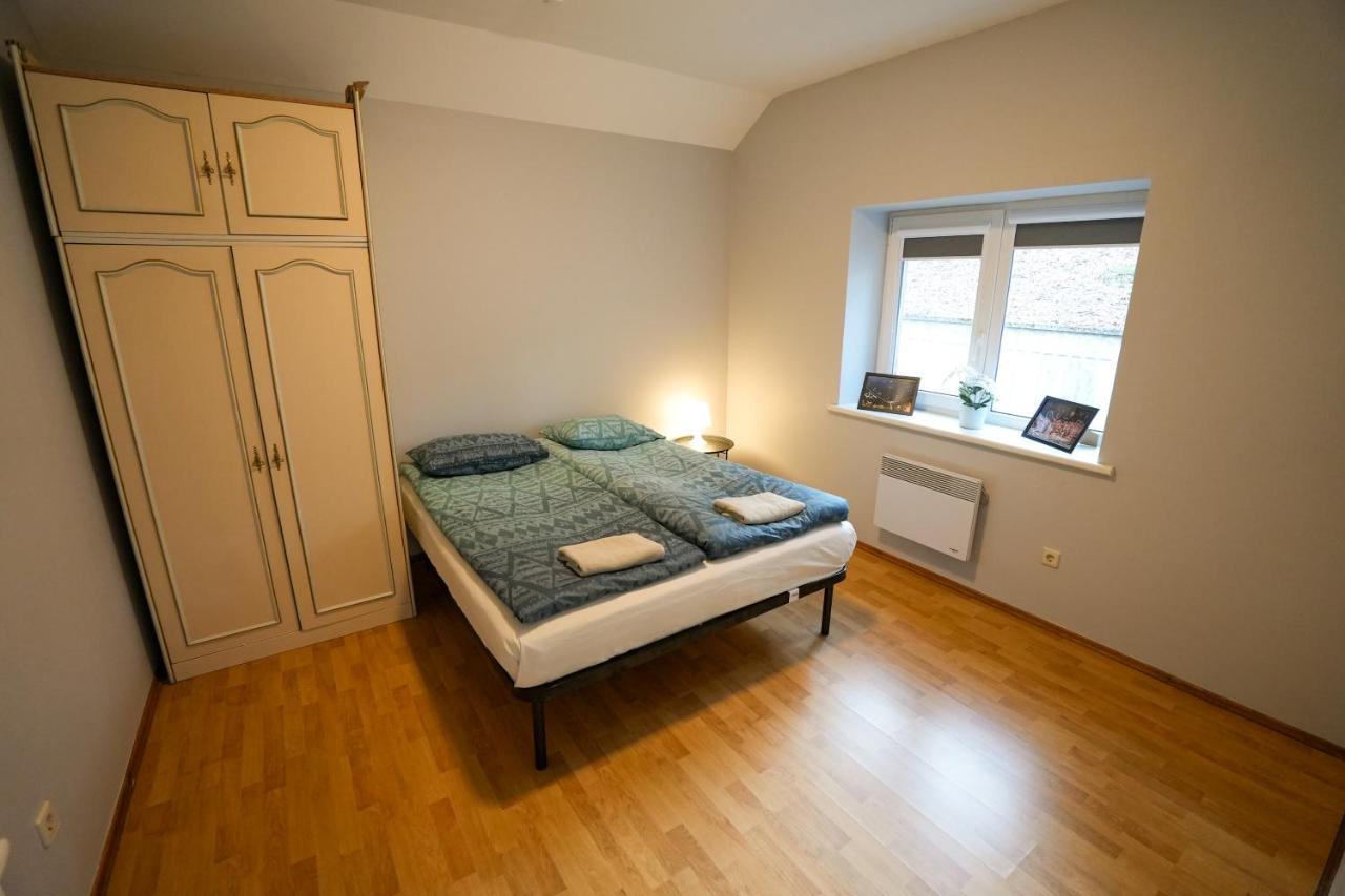 6 Vietu Namelis Ant Ezero Kranto 2