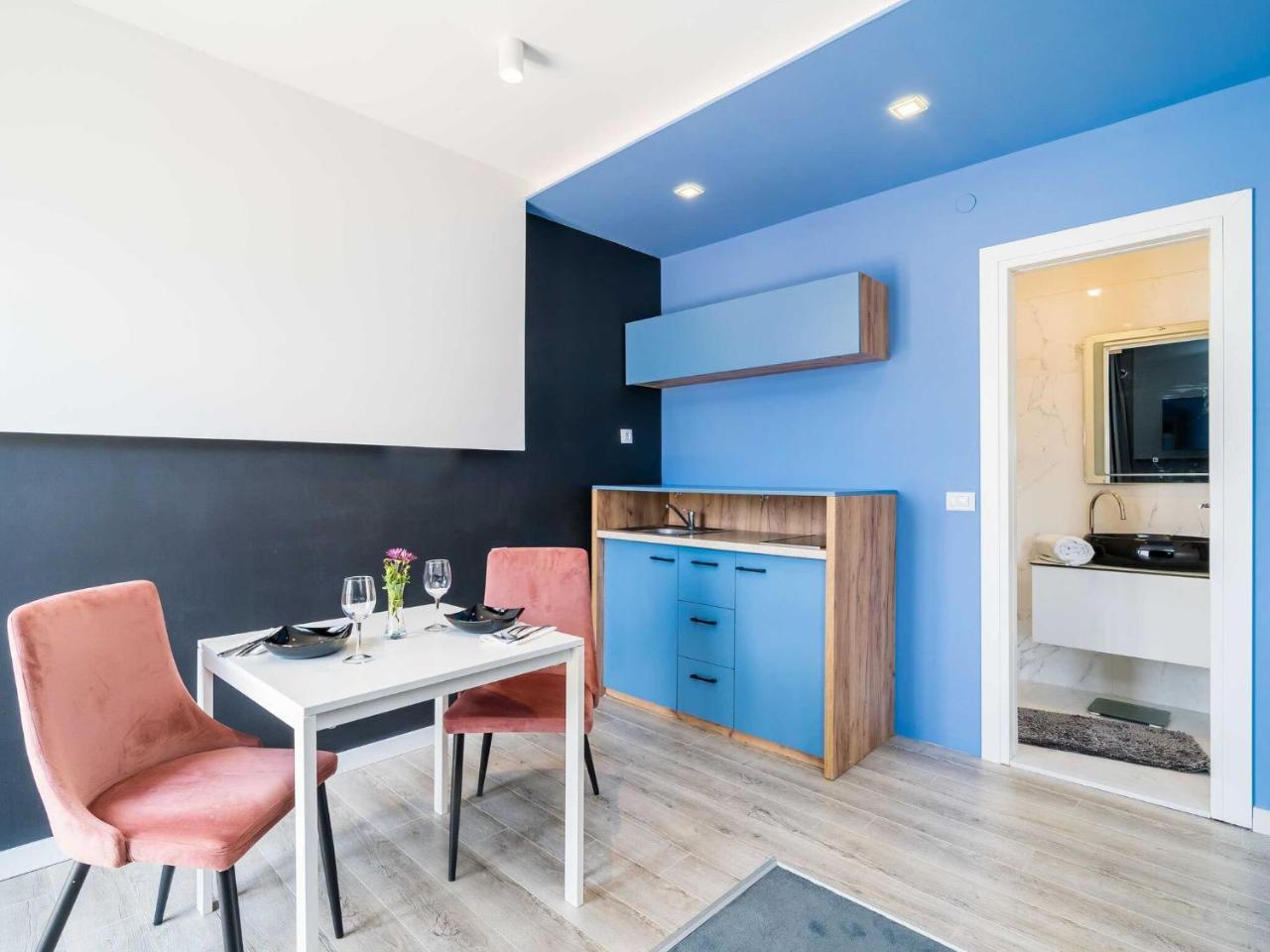 Apartments Tayra - Superior Studio Apartment with Balcony Br1 1