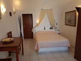 Kasimatis by la Perla Santorini 1