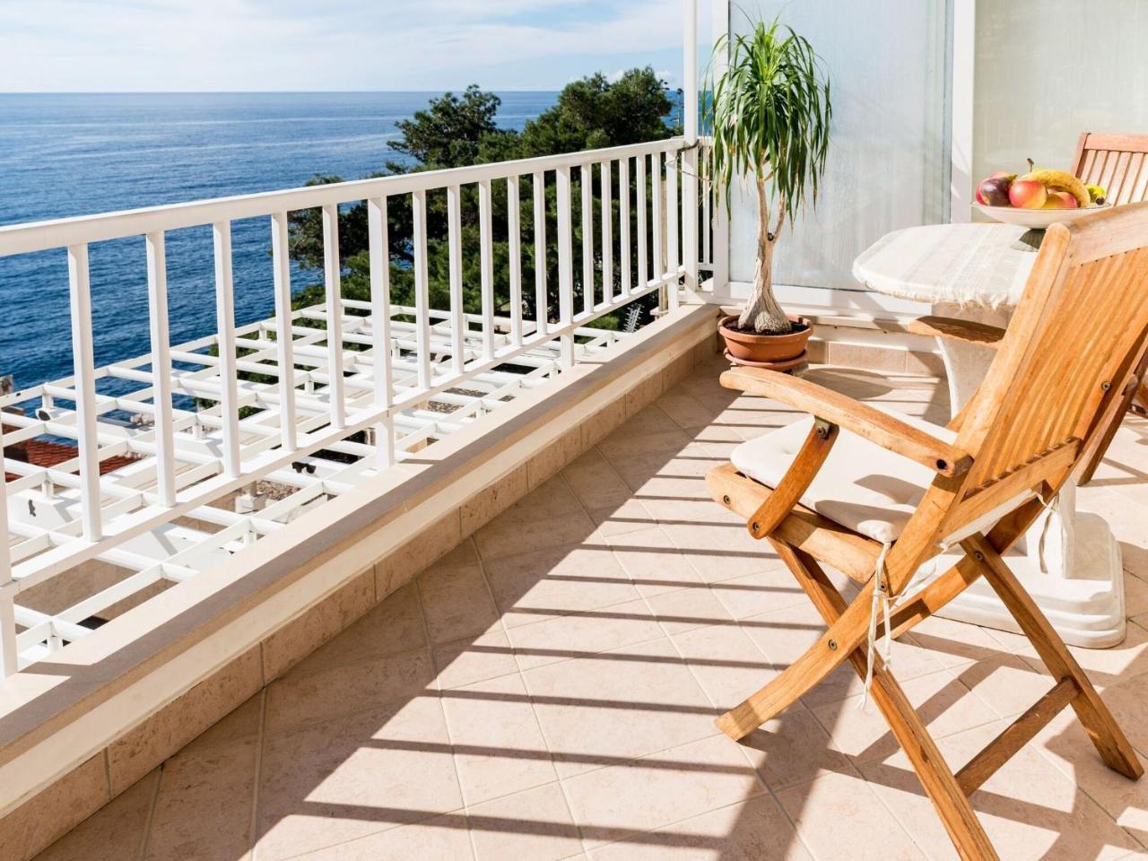 Apartment Paco - Three-Bedroom Apartment with Balcony And Sea View 1