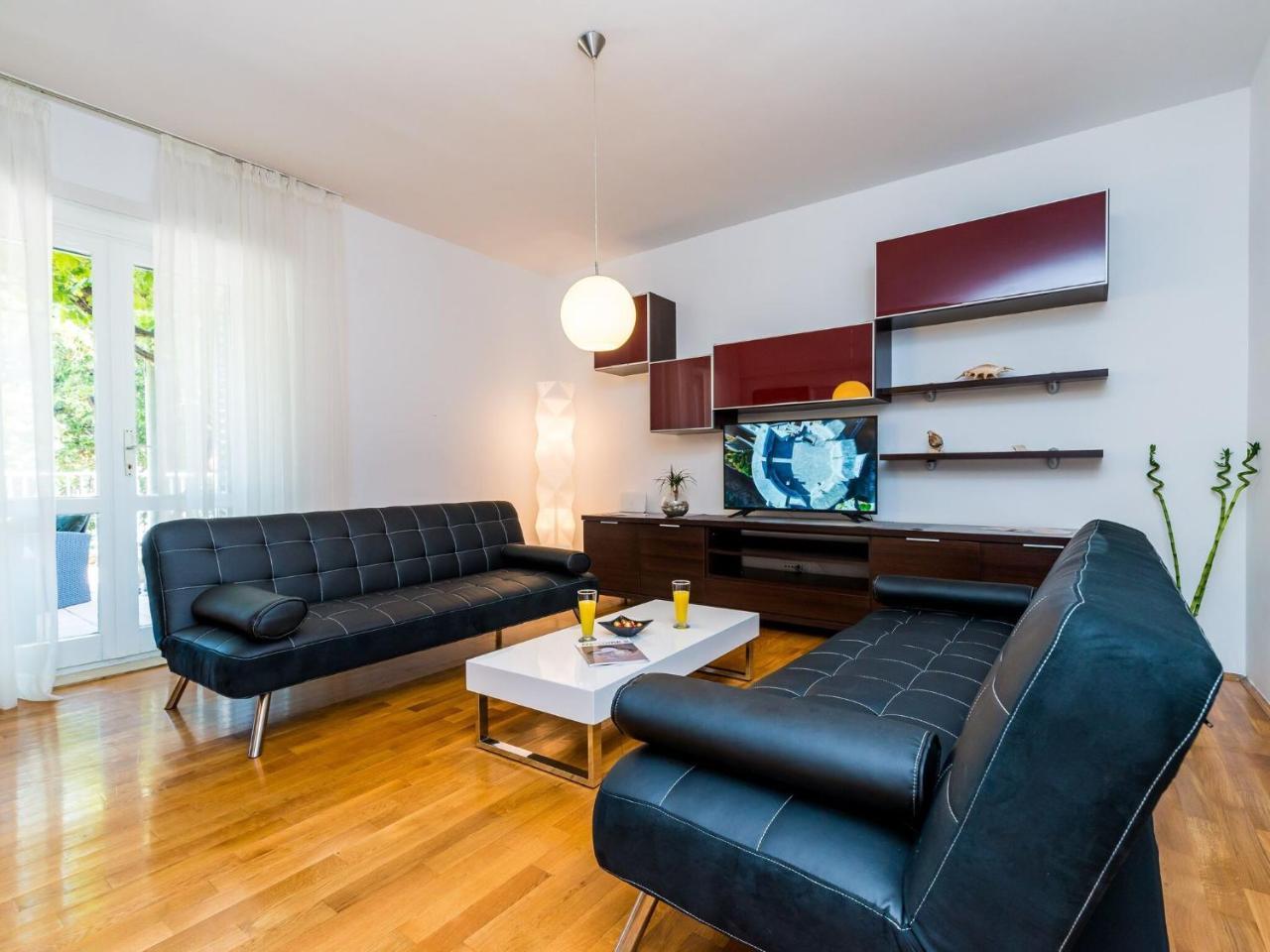 Apartment Valonija - Two Bedroom Apartment with Terrace And Garden View 2