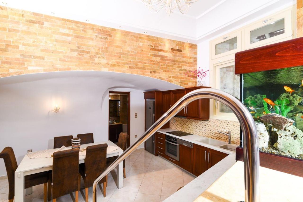 Spacious Santorini Villa 2 Bedrooms Villa Filos Private Jacuzzi & Close To Amenities Fira 2