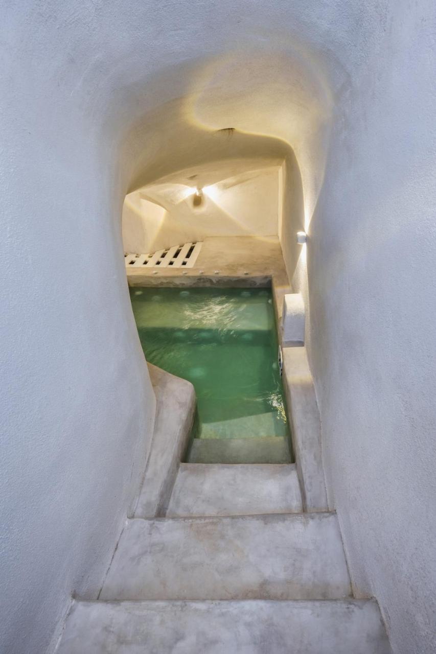 Gilbert's Cave with Cave Jacuzzi 1