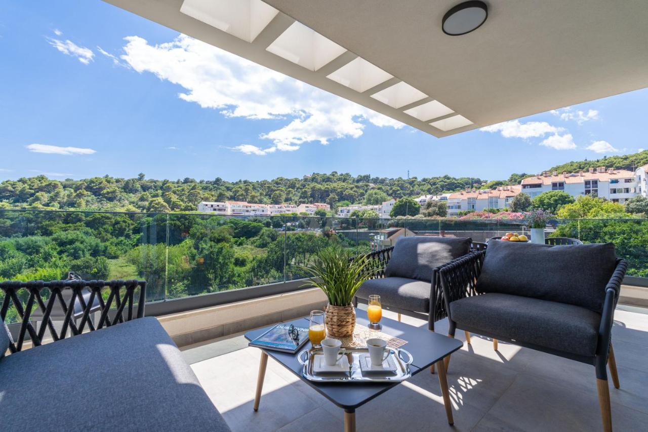 The Signature Suite - Two Bedroom Modern Apartment in Lapad 2