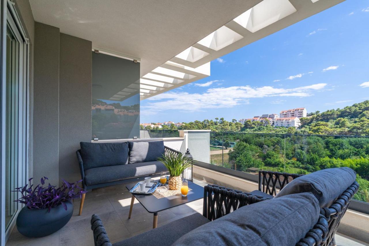 The Signature Suite - Two Bedroom Modern Apartment in Lapad 1