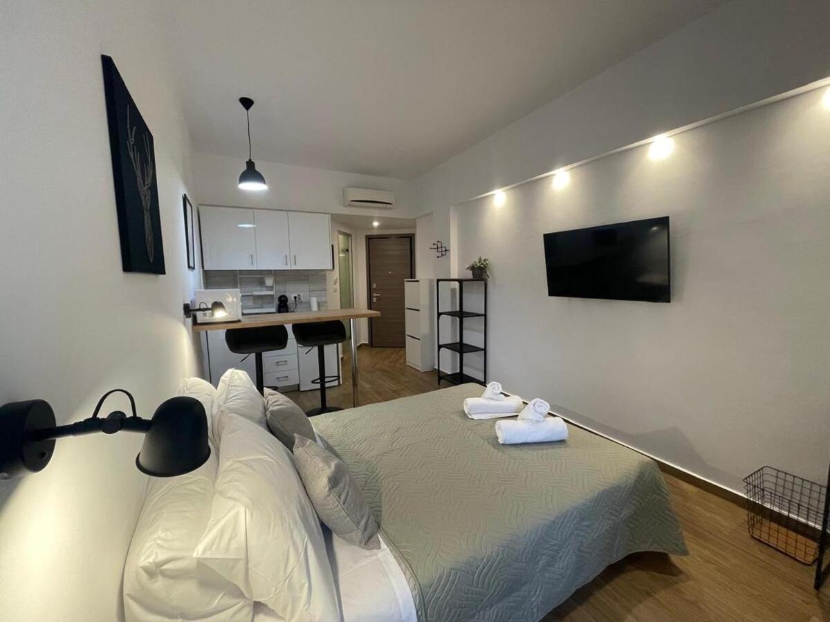 Gravity Downtown Balcony Studio (Adults Only) 1