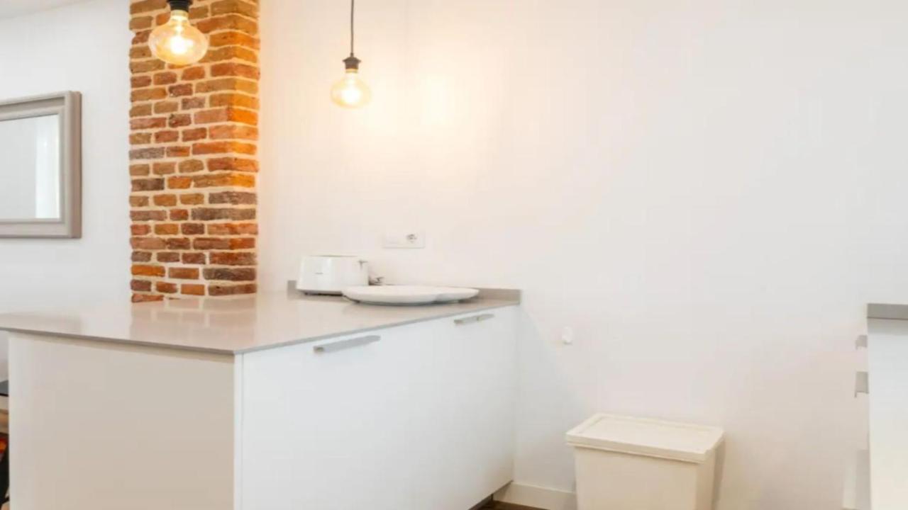 Panoramic View Apartment in the Heart of Fira 2