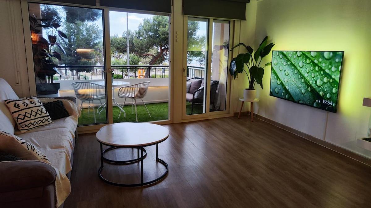 Seahomes Vacations - Seafront Mediterranean Ap & Pkg 2