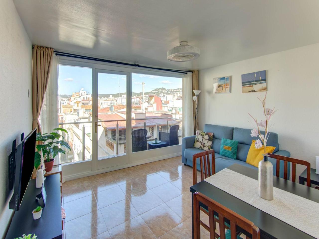 Apartment in Costa Brava Near the Beach, Cleaning Included 1