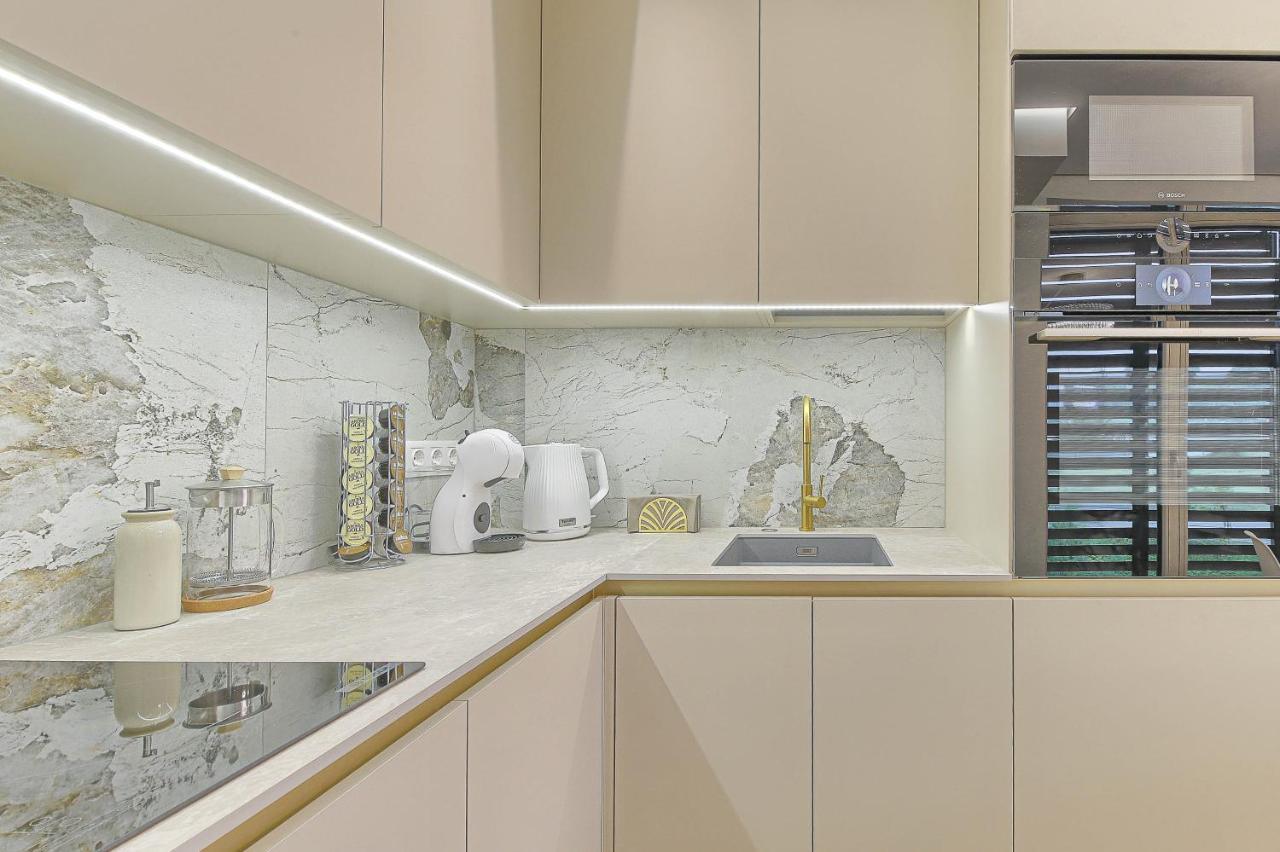 Premium Apartment X Free Parking X 24x7 2