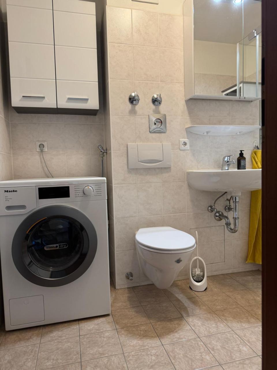 Schones Ruhiges Privatzimmer (Adults Only) 1