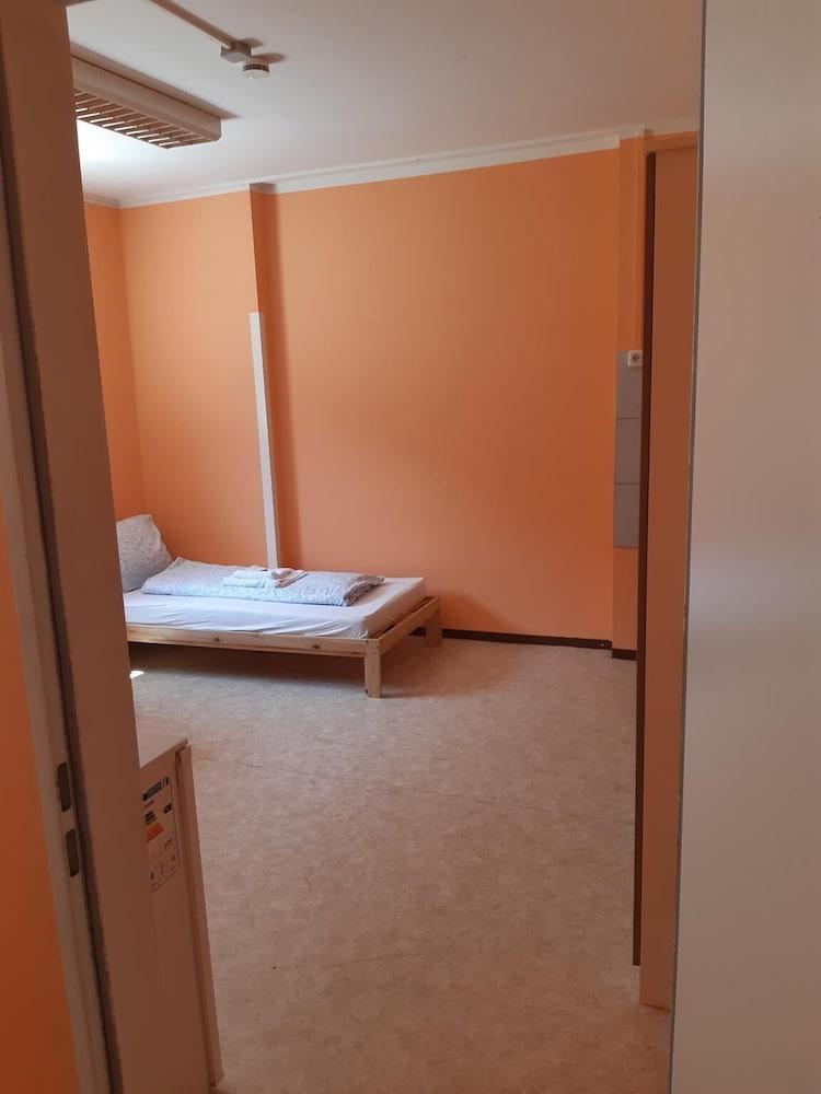 2-Rent Group Hostel Rooms&Apartments Tub19a 2