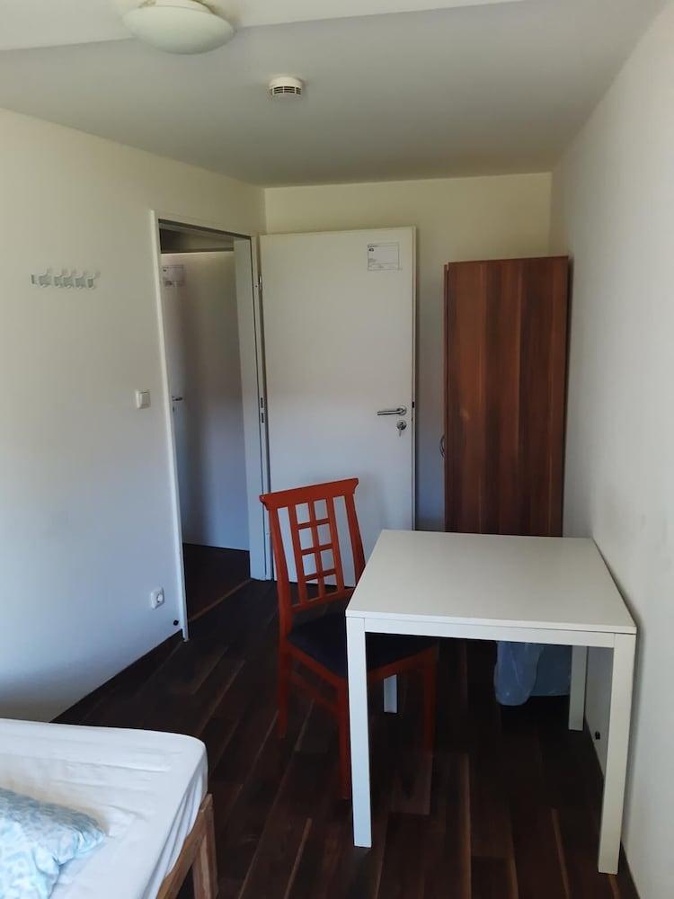 2-Rent Group Hostel Rooms&Apartments Eve168 1