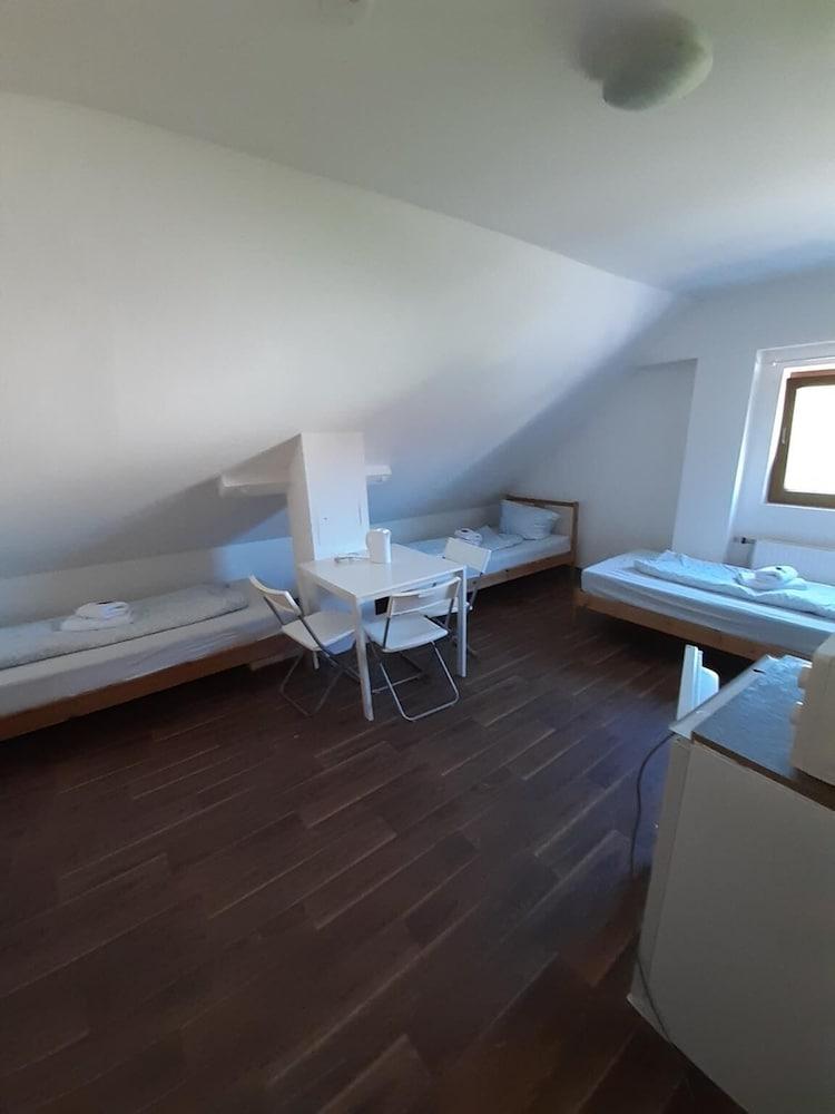 2-Rent Group Hostel Rooms&Apartments Eve168 2