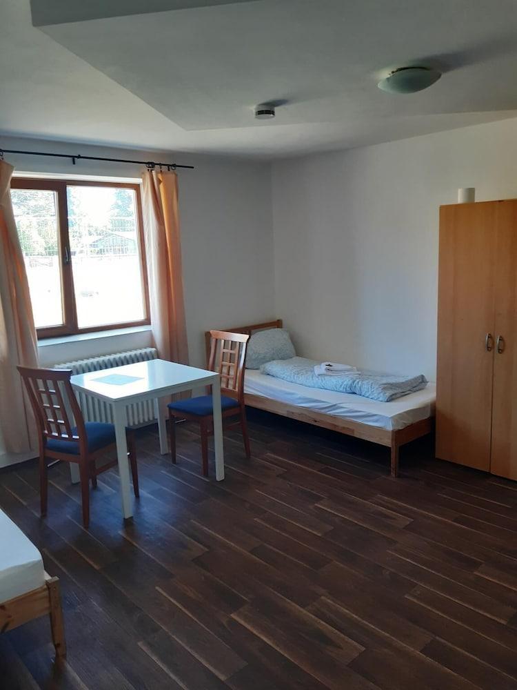 2-Rent Group Hostel Rooms&Apartments Eve168