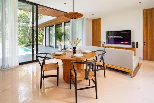 X7_Ubud 3bdr Private Pool Villa-Netflix -Near Parq 1