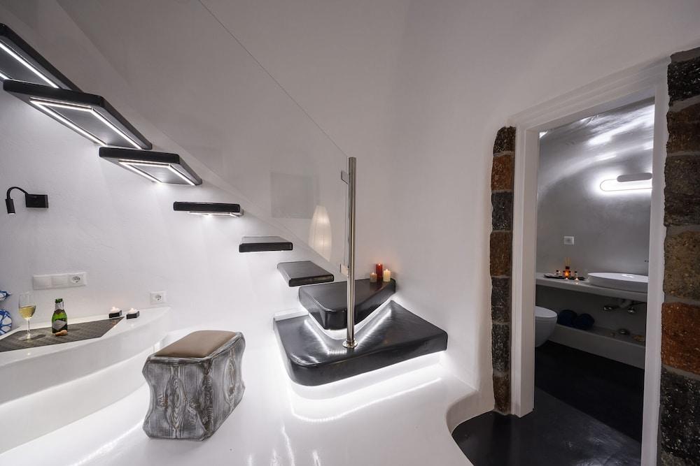 The Luna Cavern 3 with Hot Tub Ocean 2