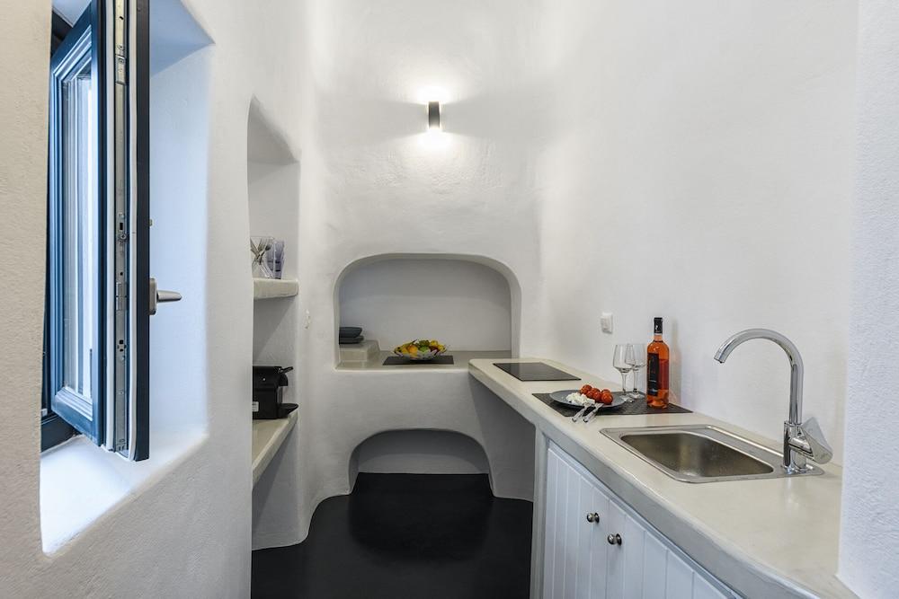 The Luna Cavern 3 with Hot Tub Ocean 1