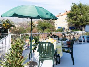 Apartment Red Orange - Two-Bedroom Apartment with Terrace 2