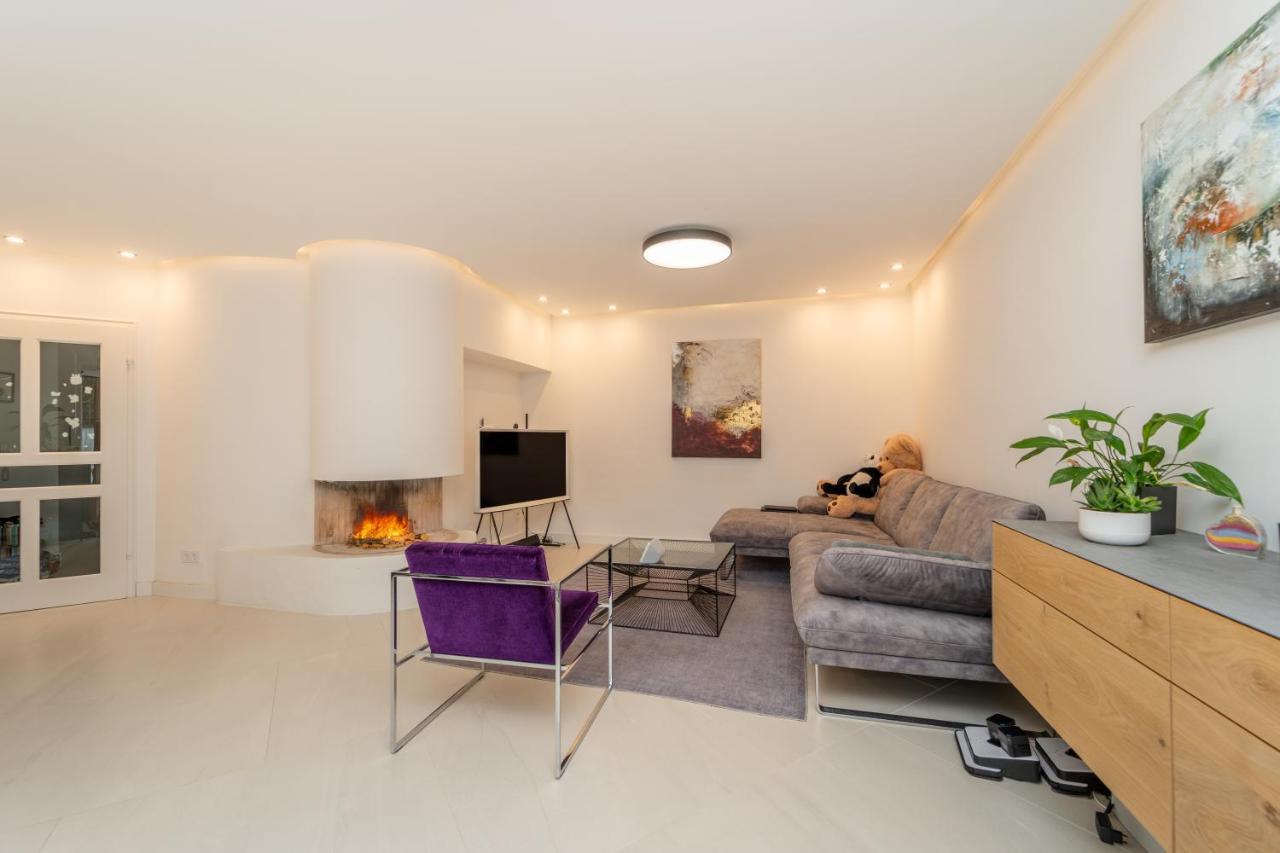 Exklusive Walmdachvilla Munchen-Grunwald