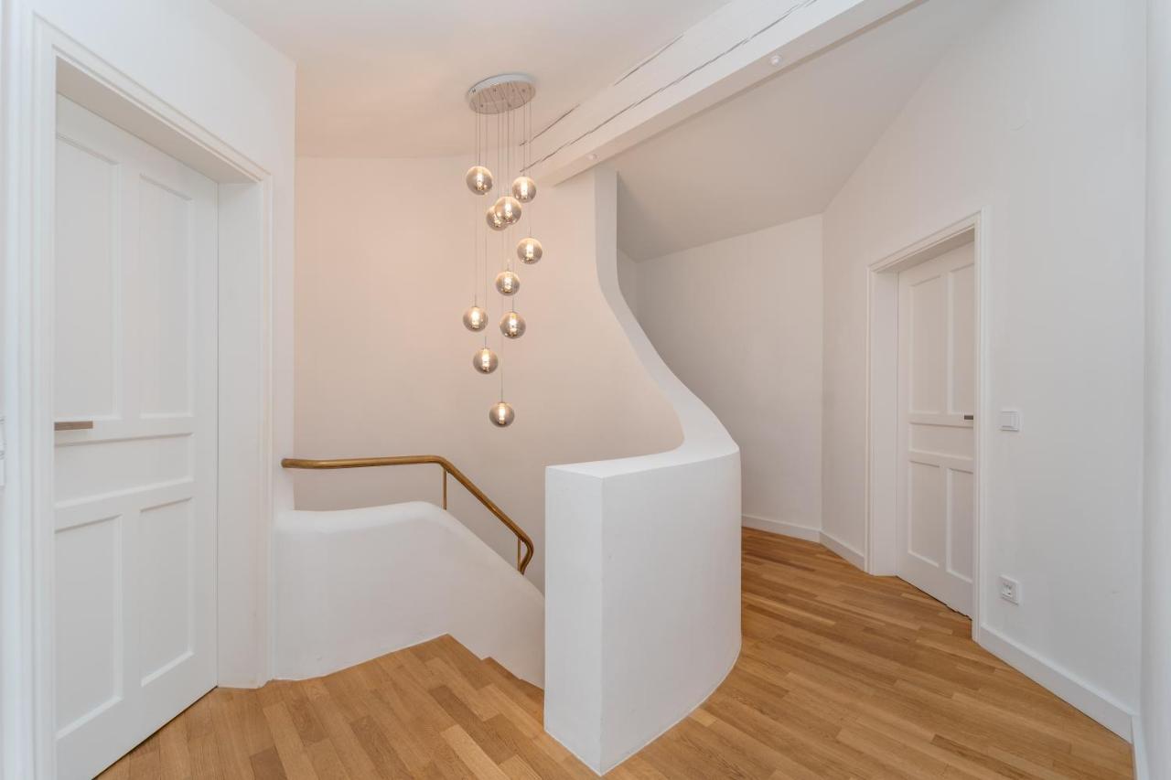 Exklusive Walmdachvilla Munchen-Grunwald 1