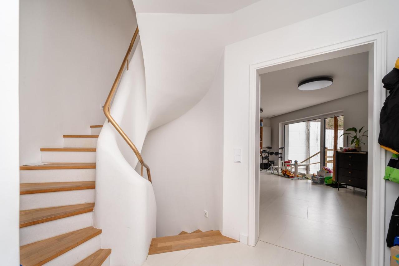 Exklusive Walmdachvilla Munchen-Grunwald 2