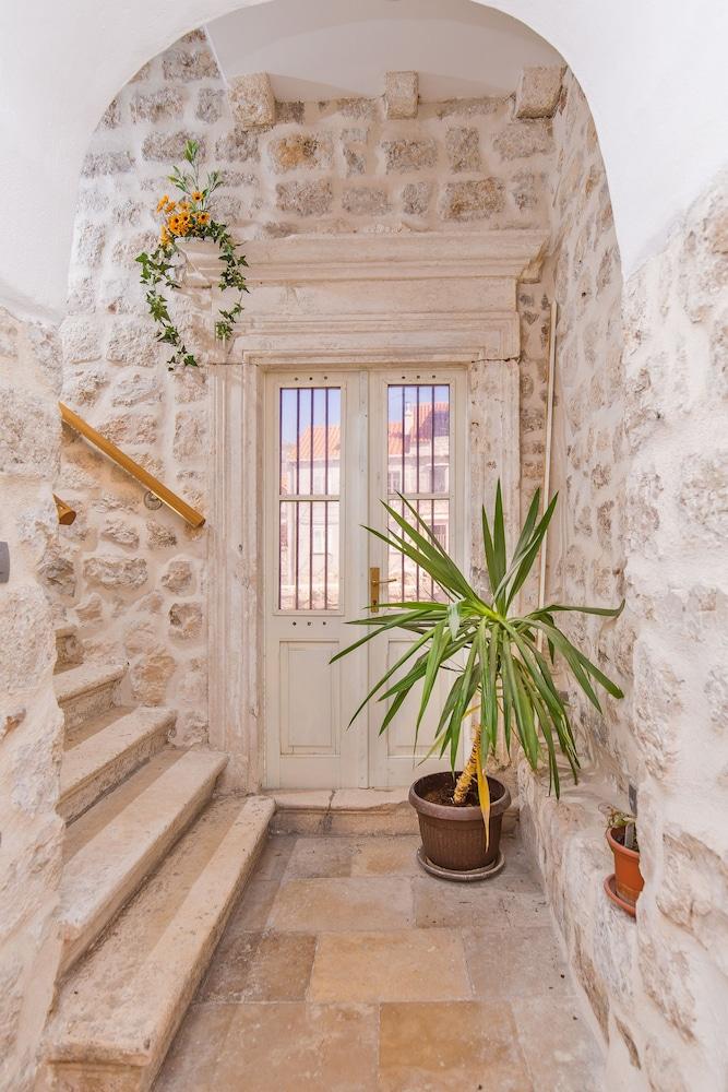 Apartment & Room Joy 2