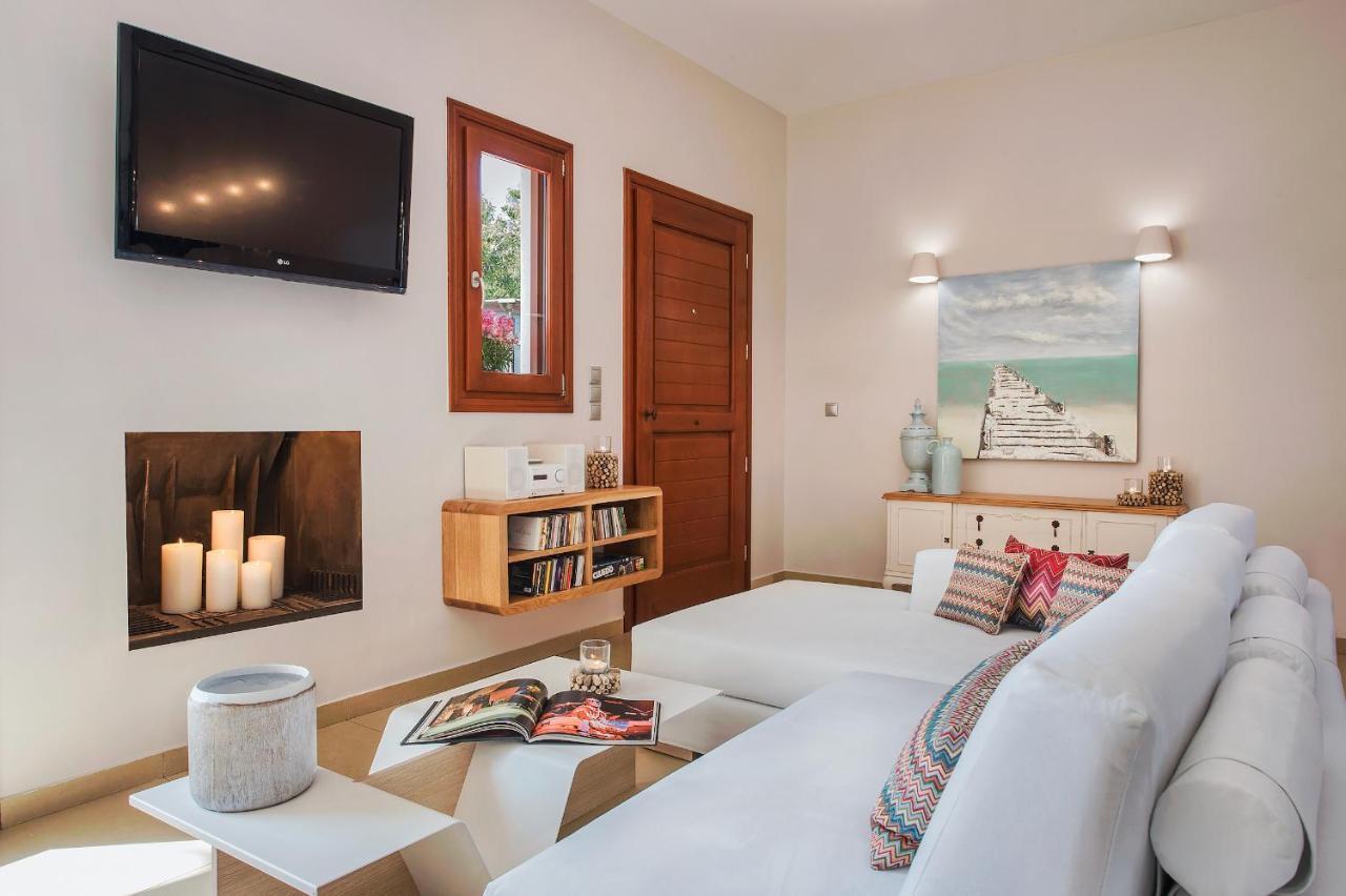 2 Bdr House-Fira Centre-Private Parking-5 Guests 2